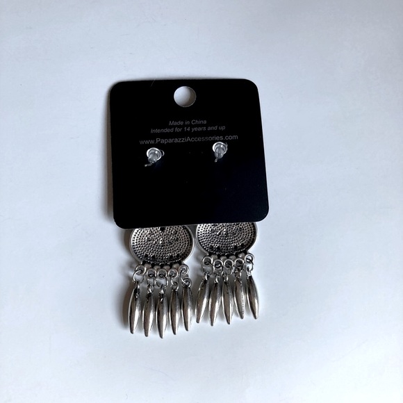 NWT Silver Dangle Fringe Earrings - Picture 3 of 11